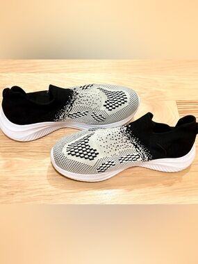 Women’s black , grey & white Slip-On Knit breathable Sneakers